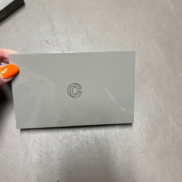 Full Time Eyeshadow Palette - Picture 4 of 5